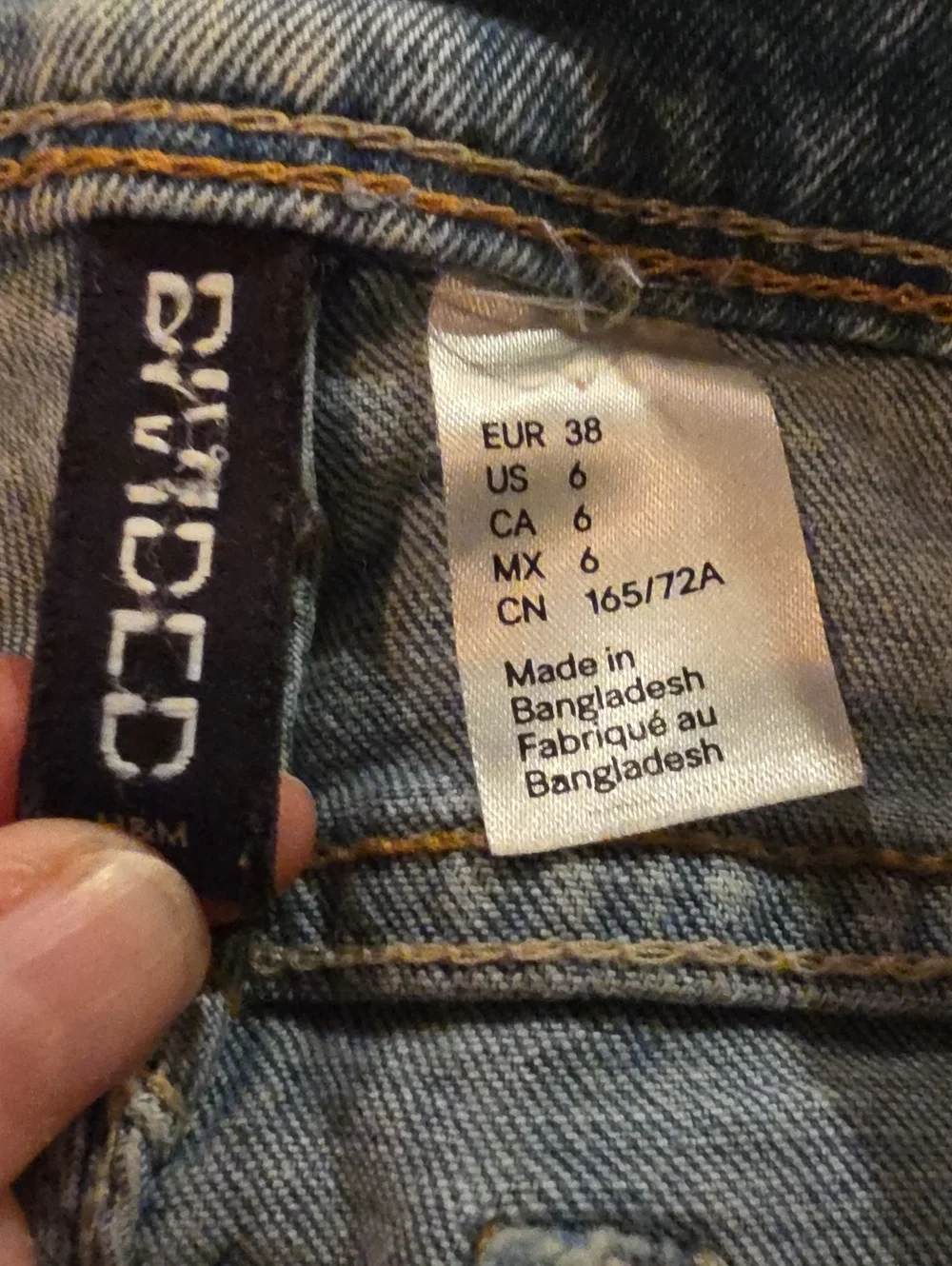 DIVIDED Light Wash Low Rise Flared Jeans. Size 6
